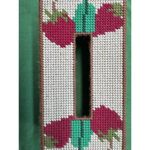 Cross Stitch Vintage Tissue Kleenex Holder Strawberries Decor - Picture 1 of 5